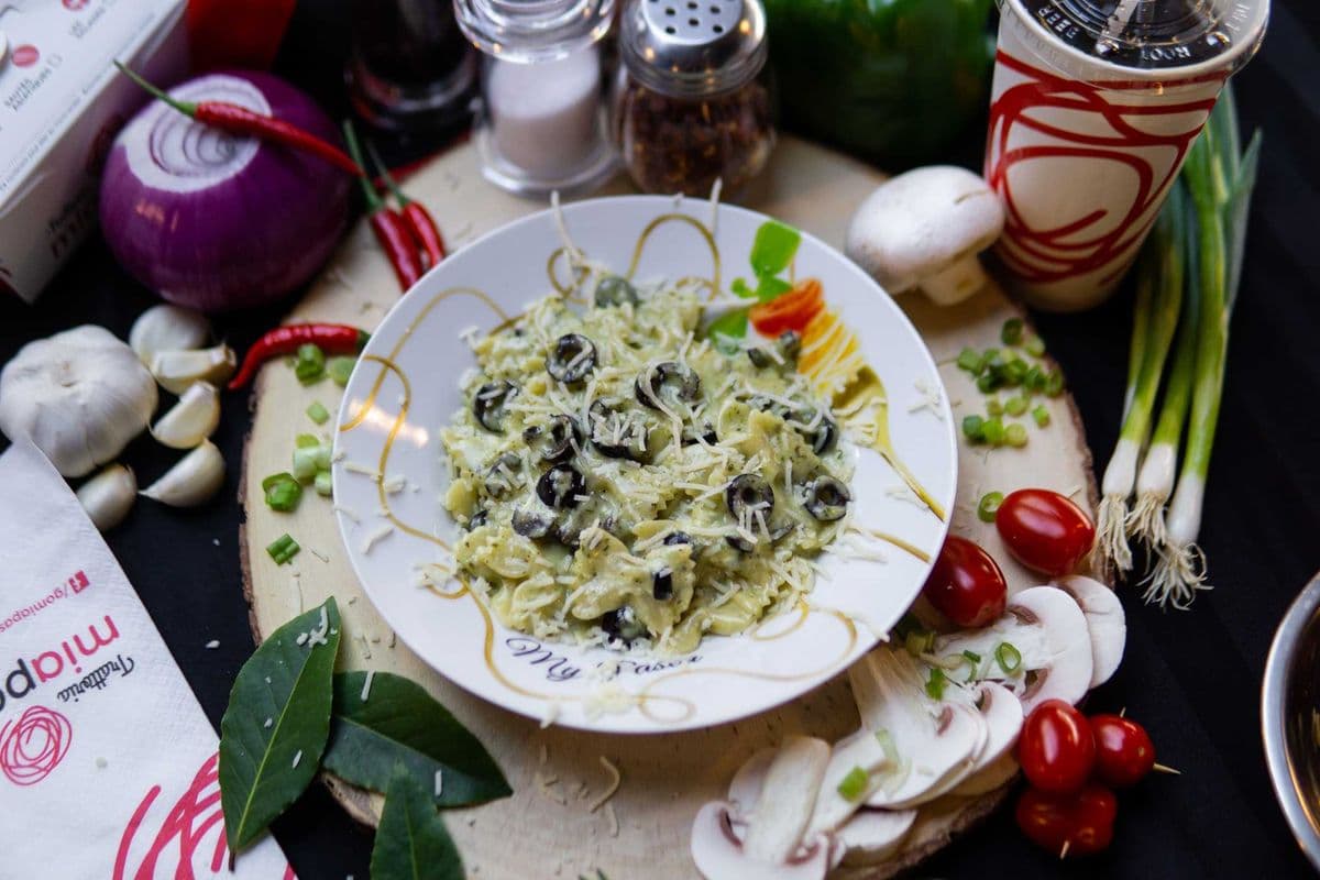 Regular Cheezy Pesto Pasta