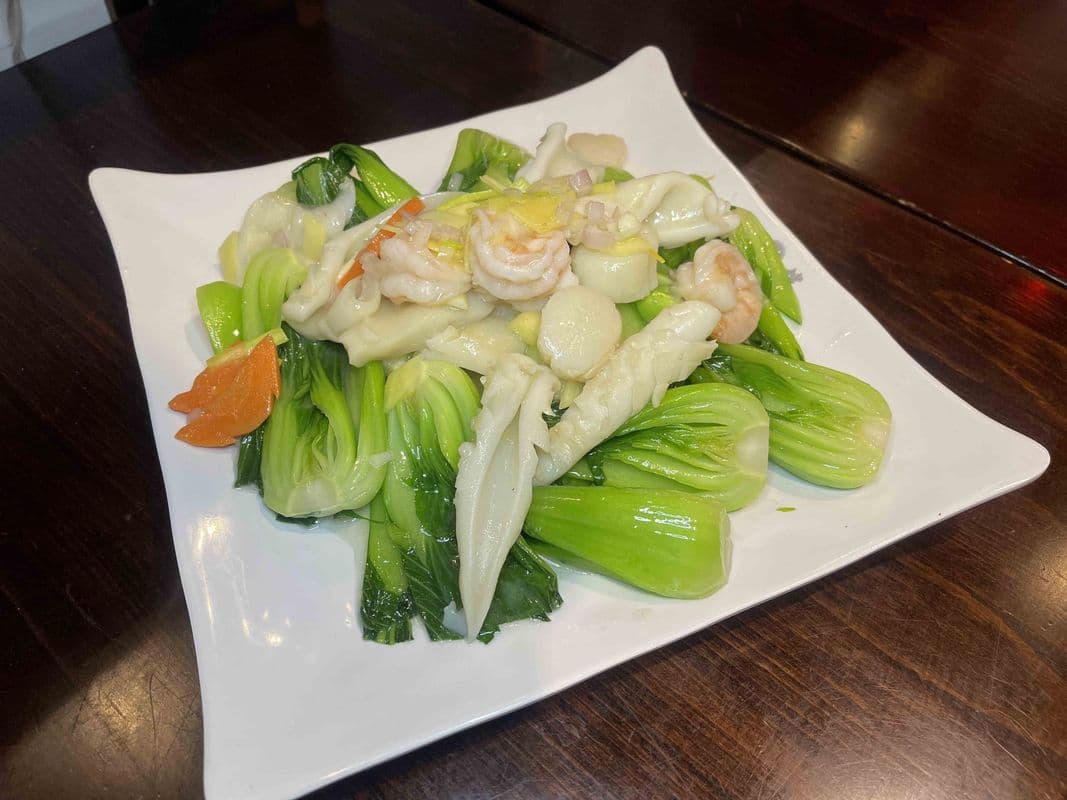 Prawns, Cod Fillet, and Squid with Seasonal Vegetables / 時菜三鮮