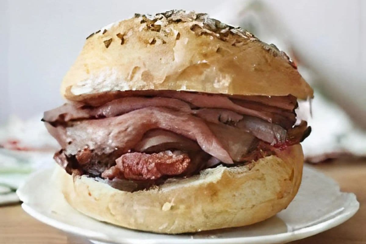 Roast Beef on a Kaiser