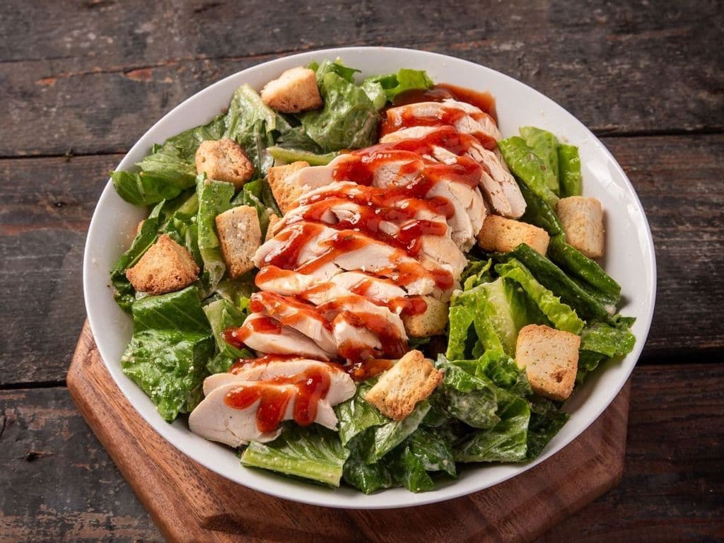 SALADE CESAR AU POULET TEXAN