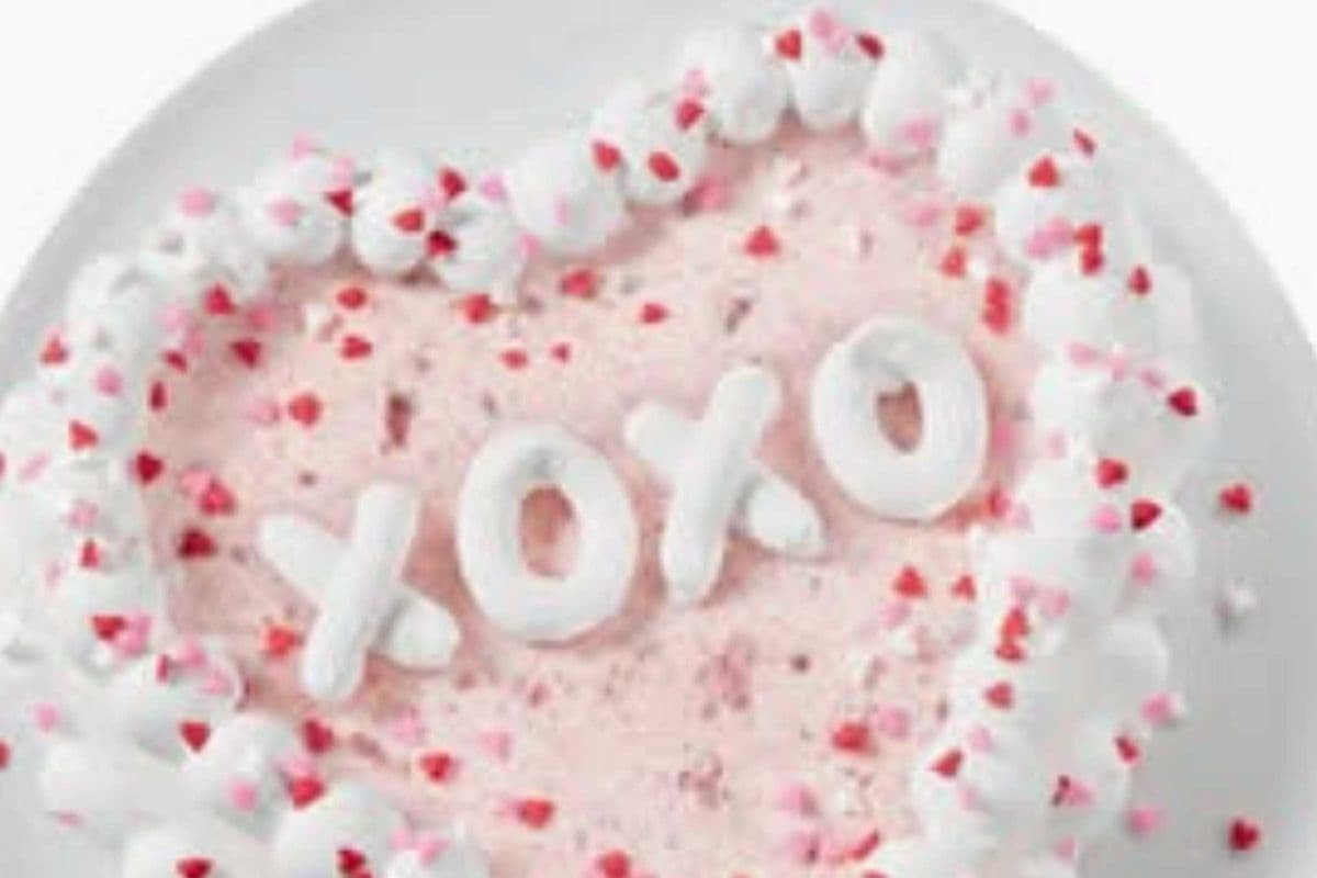 Red Velvet BLIZZARD® Cupid Cake
