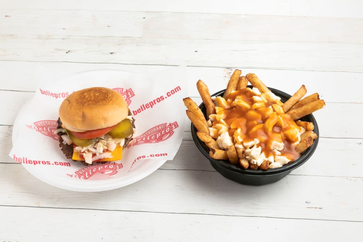 Trio hamburger avec poutine