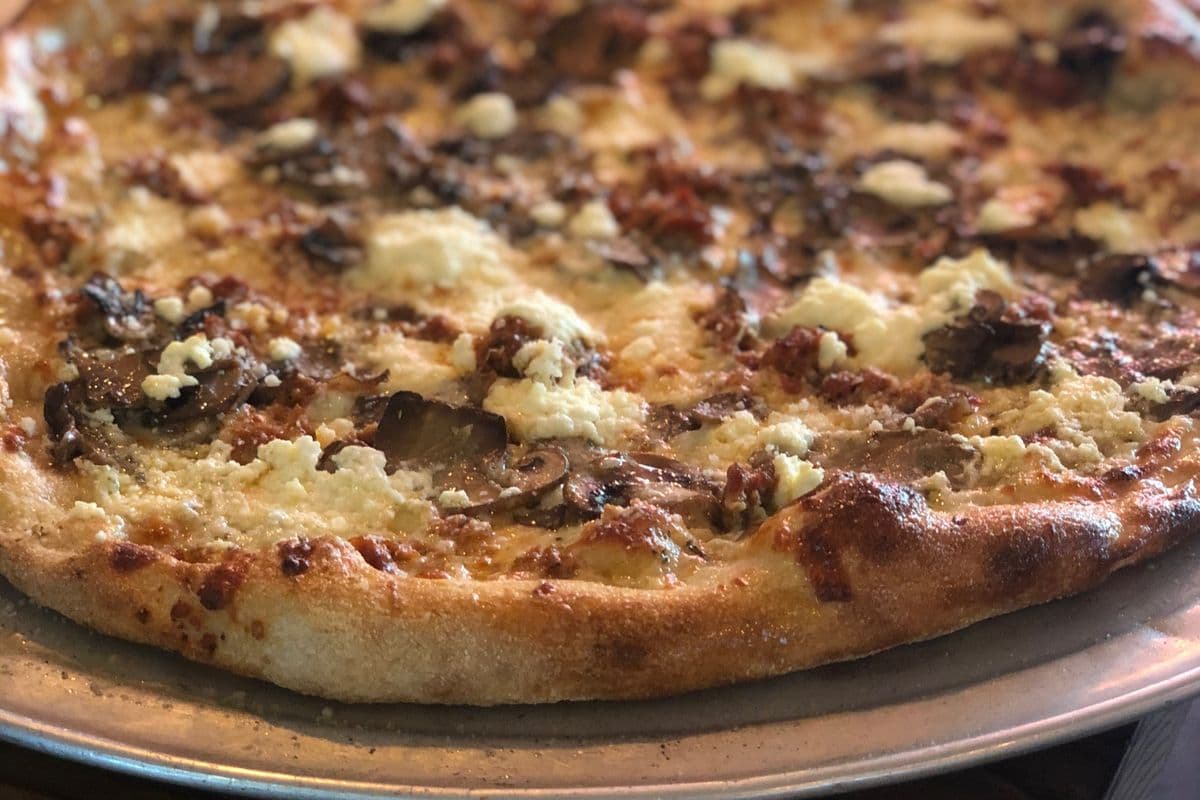 18" White Vesuvio with Spicy Sausage Pizza