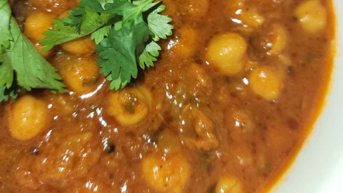 Channa Masala (WITH RICE OR TWO NAANS)