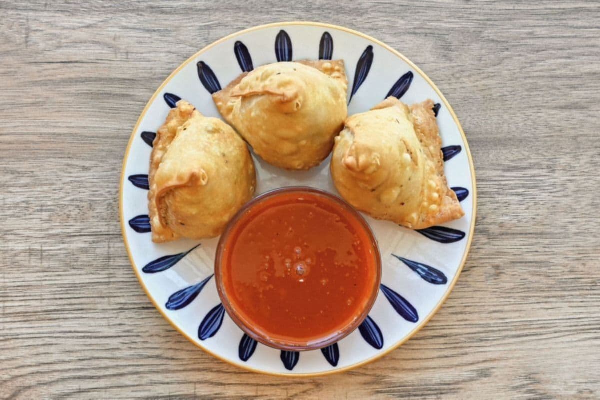 Vegetable Samosa (02 pcs.)