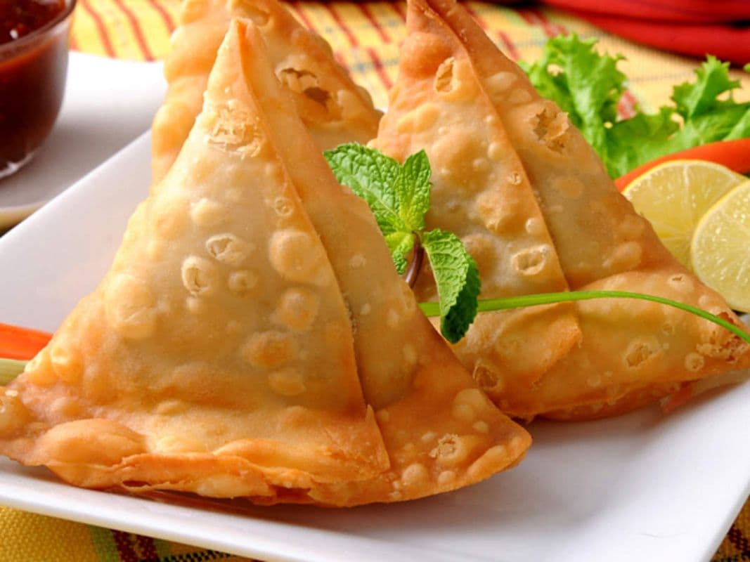 Vegetable Samosa Medium Size (2pcs)