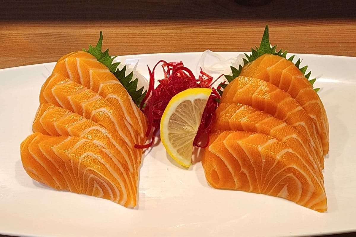 Salmon sashimi (8pcs)