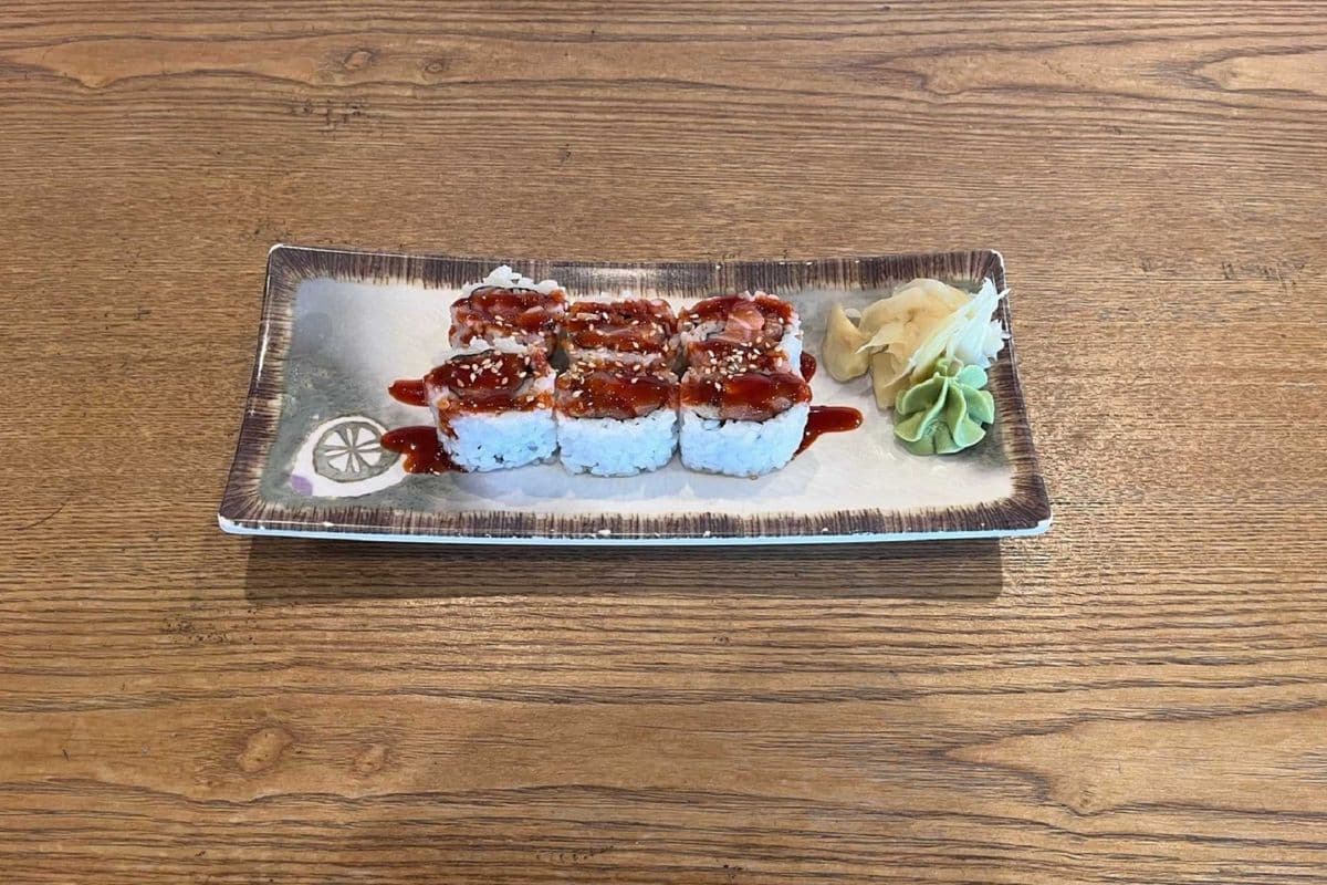 Spicy Salmon Roll (6 pcs)
