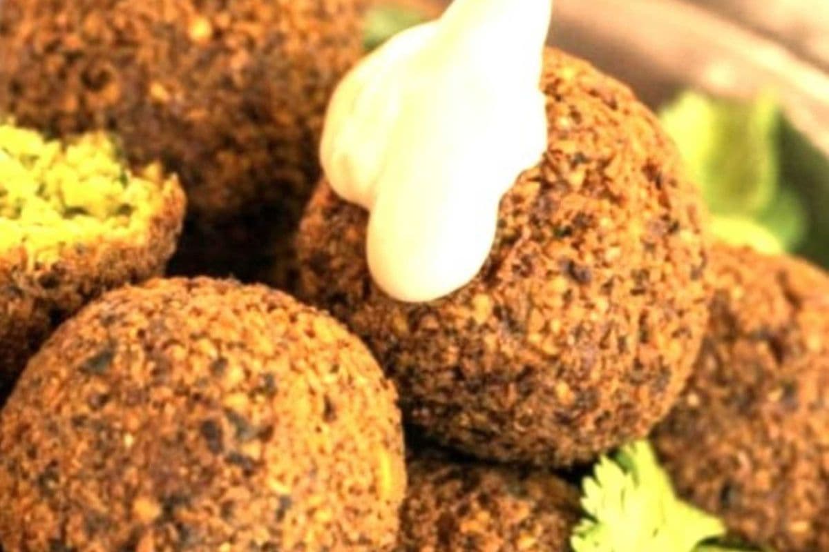 Falafel (12 pcs) & Hummus Dipping Sauce