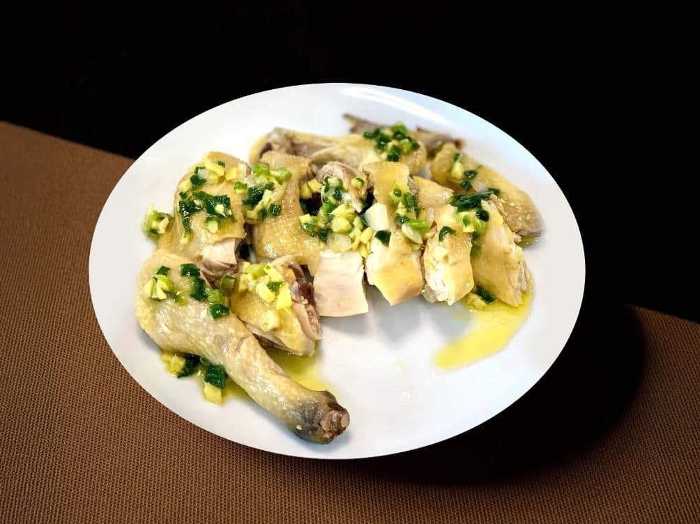 Scallion Oil Chicken (Half) / 葱油淋鸡(半只鸡)