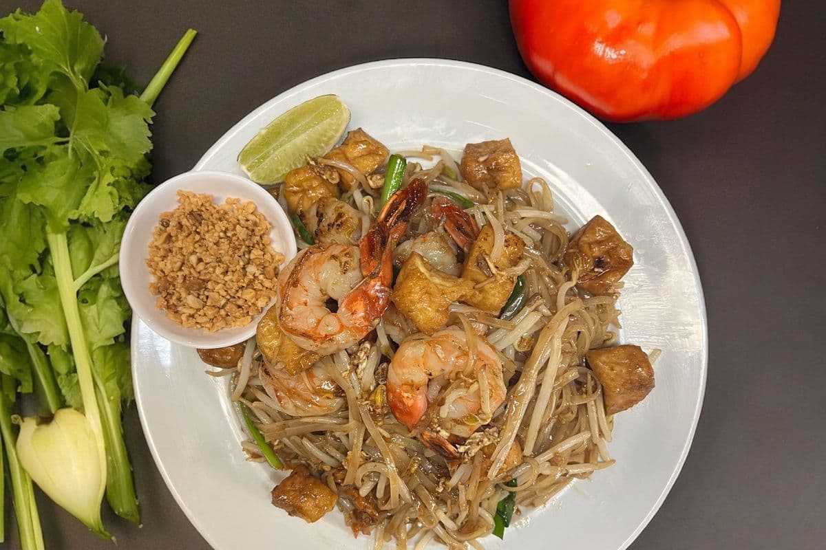 Fresh Pad Thai (ผัดไทย)