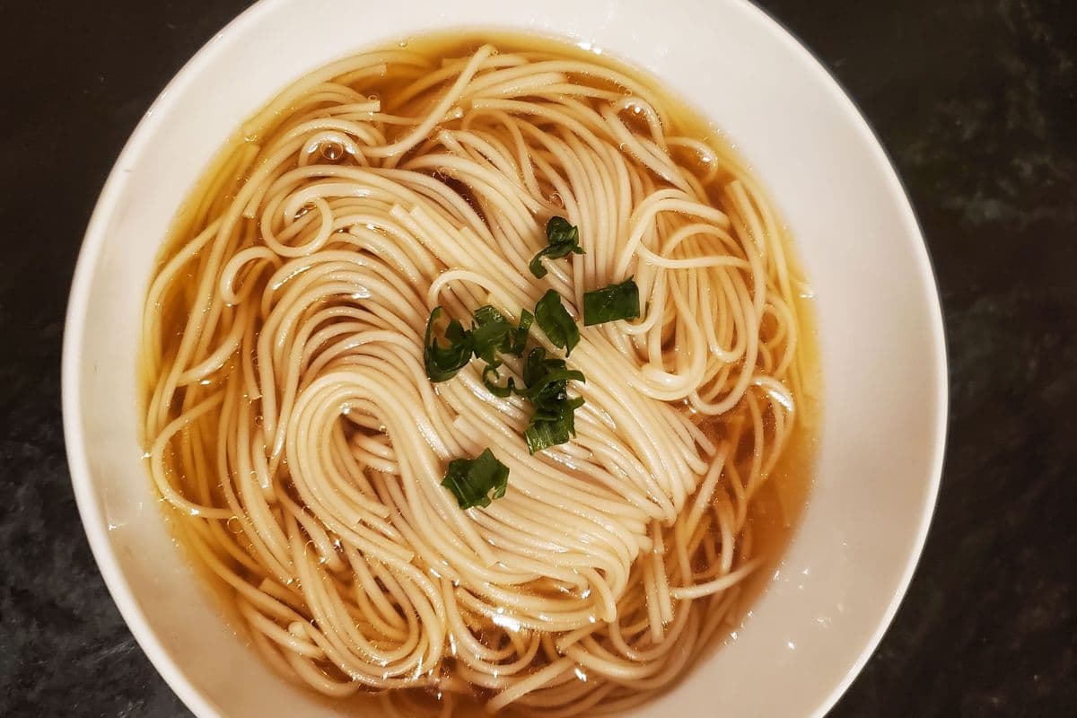 Shanghai Yangchun Noodle Soup (阳春面. 特色汤面)