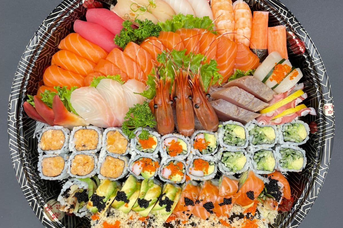 807 80 Pieces Assorted Sashimi-Sushi-Roll