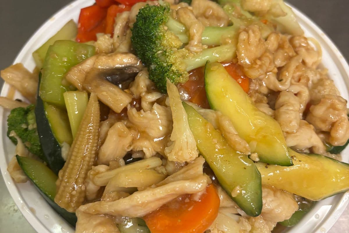 G2. Chicken, Beef, or Pork Cantonese-Style Chow Mein