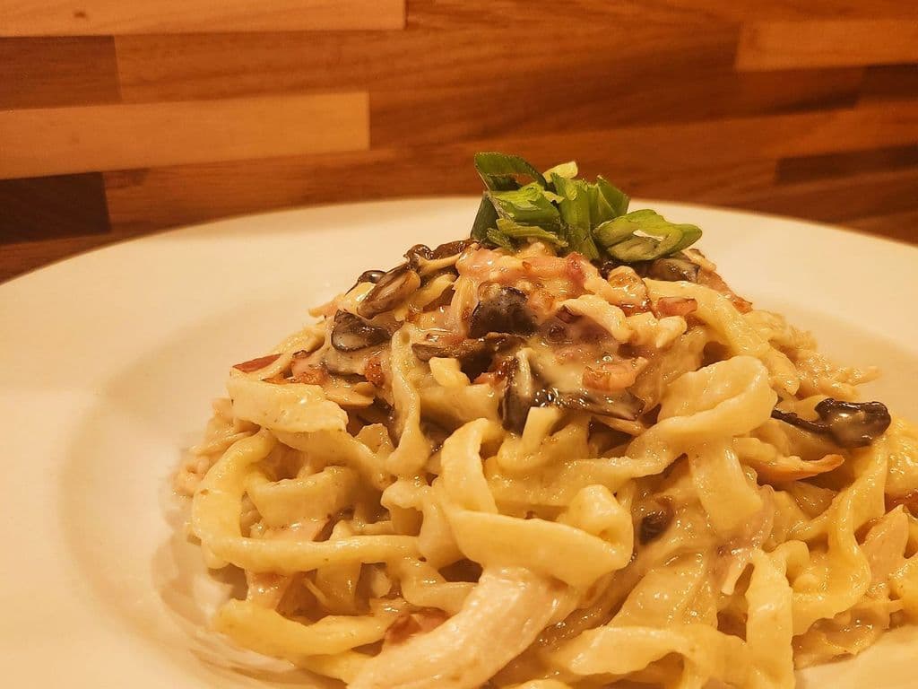 Garlic Chicken & Mushroom Alfredo