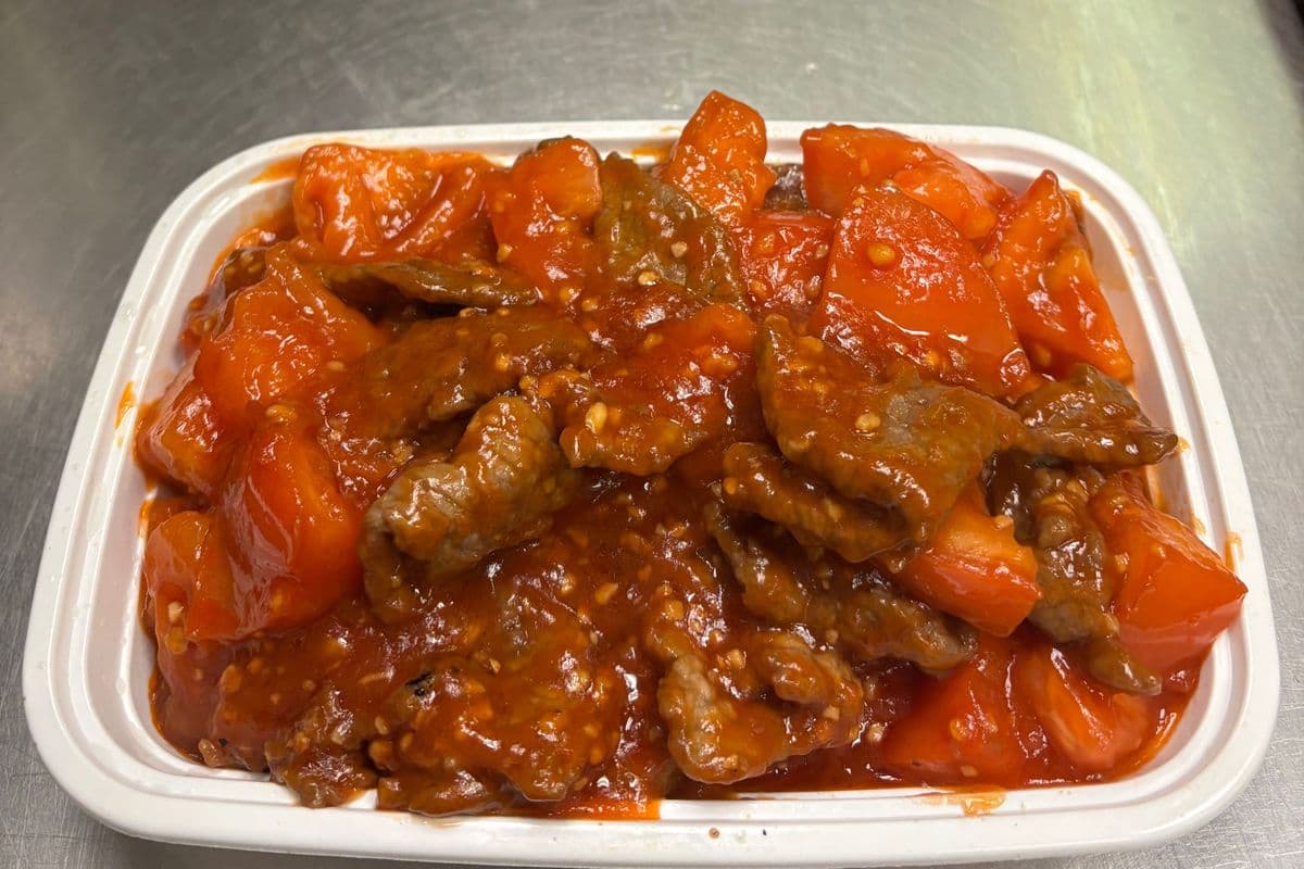 B8. Tender Beef with Tomatoes