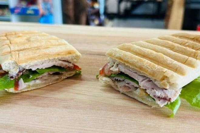 Combo sandwich poulet effiloché / Pulled Chicken Sandwich
