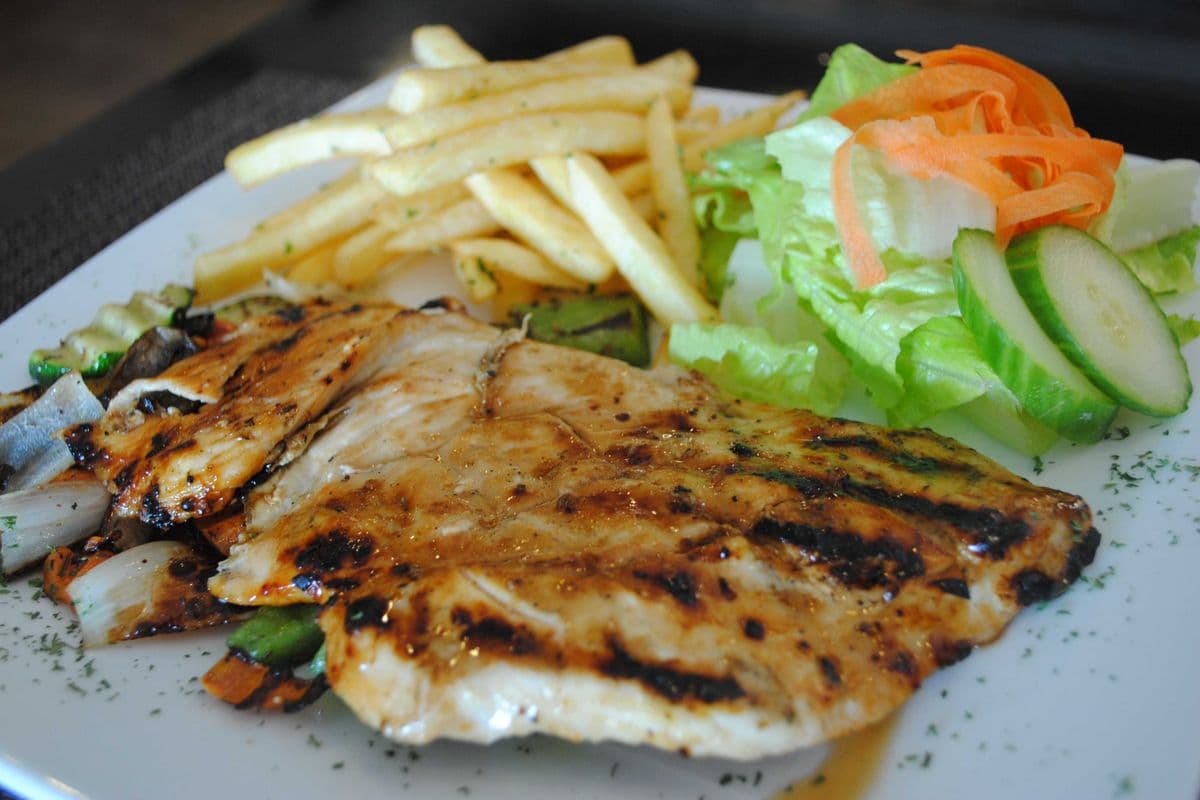 Poitrine de poulet grillée / Grilled Chicken Breast