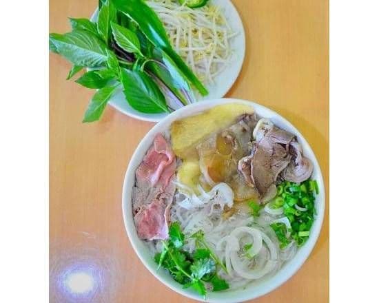 10. Pho Tai Nam Gan 生牛肉,牛腩,牛筋粉 / 10. Pho Tai Nam Gan