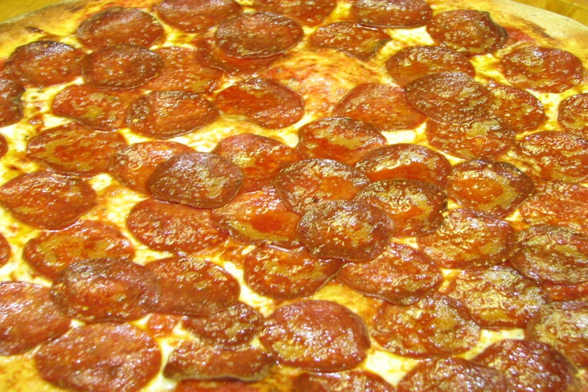 14" Pizza fromage pepperoni / 14" Pepperoni and Cheese Pizza