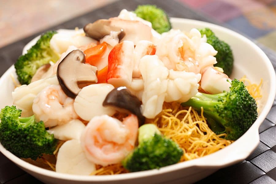 318. Seafood Chow Mein