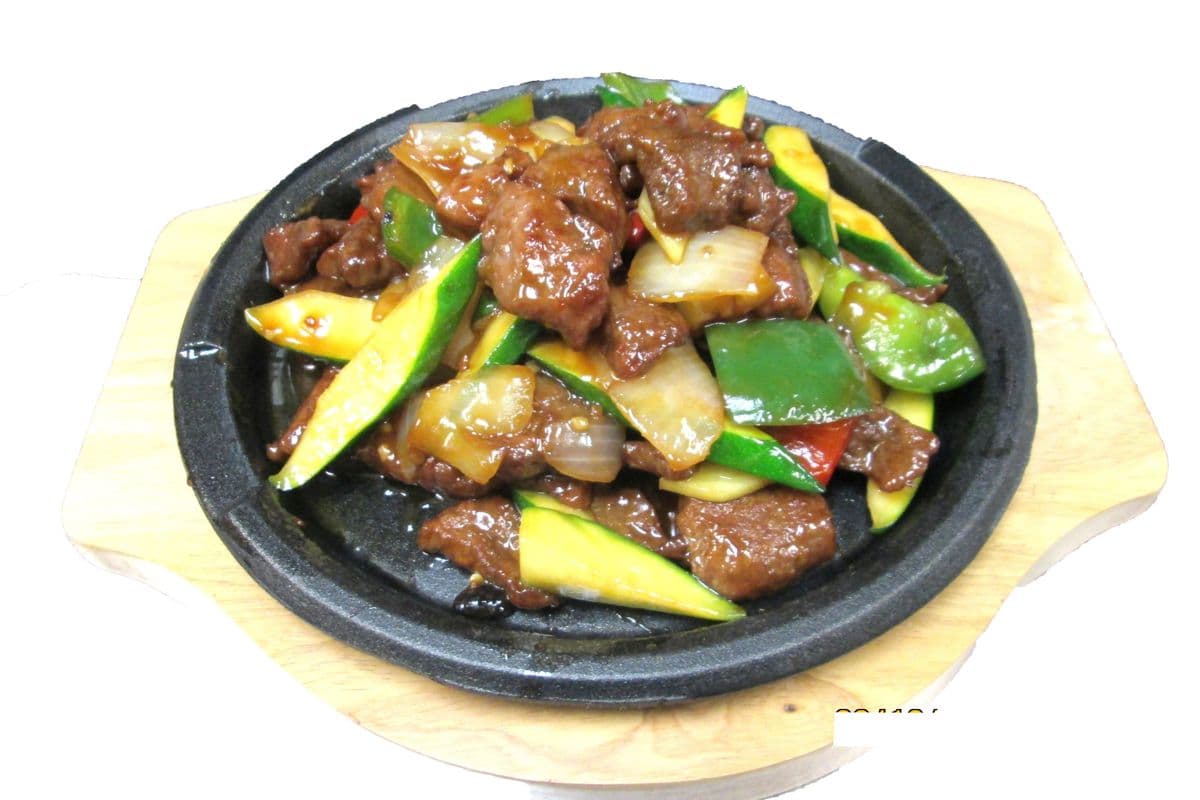 208. Beef Steak Cube in Maggi Sauce 鐵板美極牛仔粒