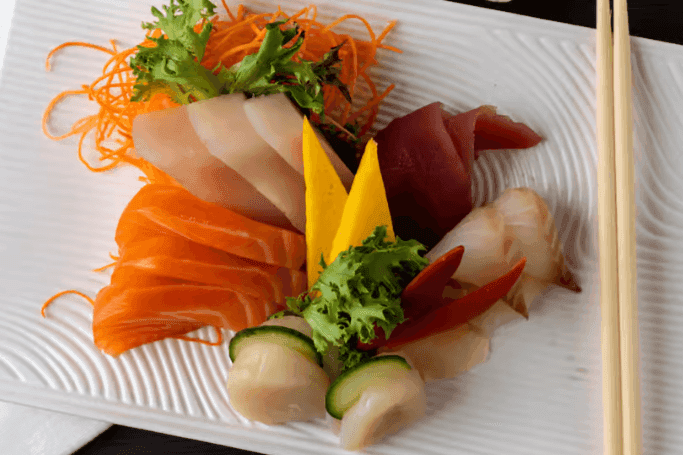 160. Assorted Sashimi (12 pcs)