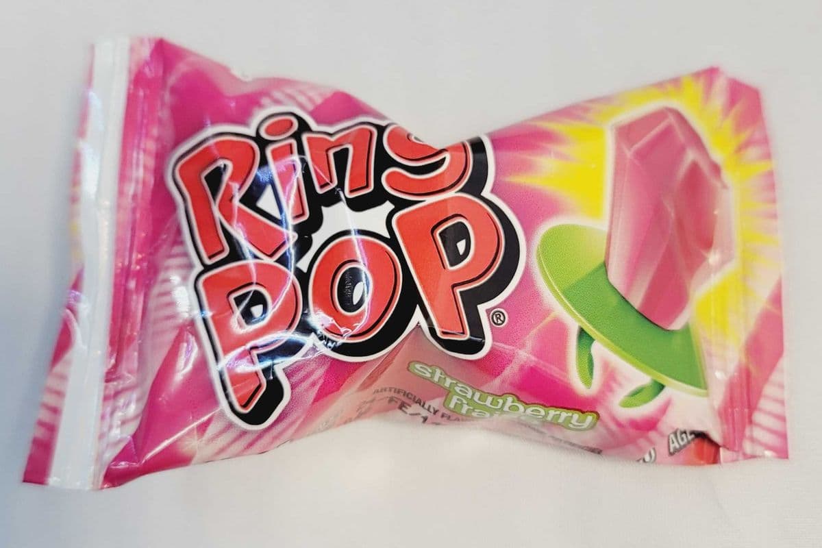 Ring Pop Colourful Ring Shaped Strawberry Lollipops (14 g)