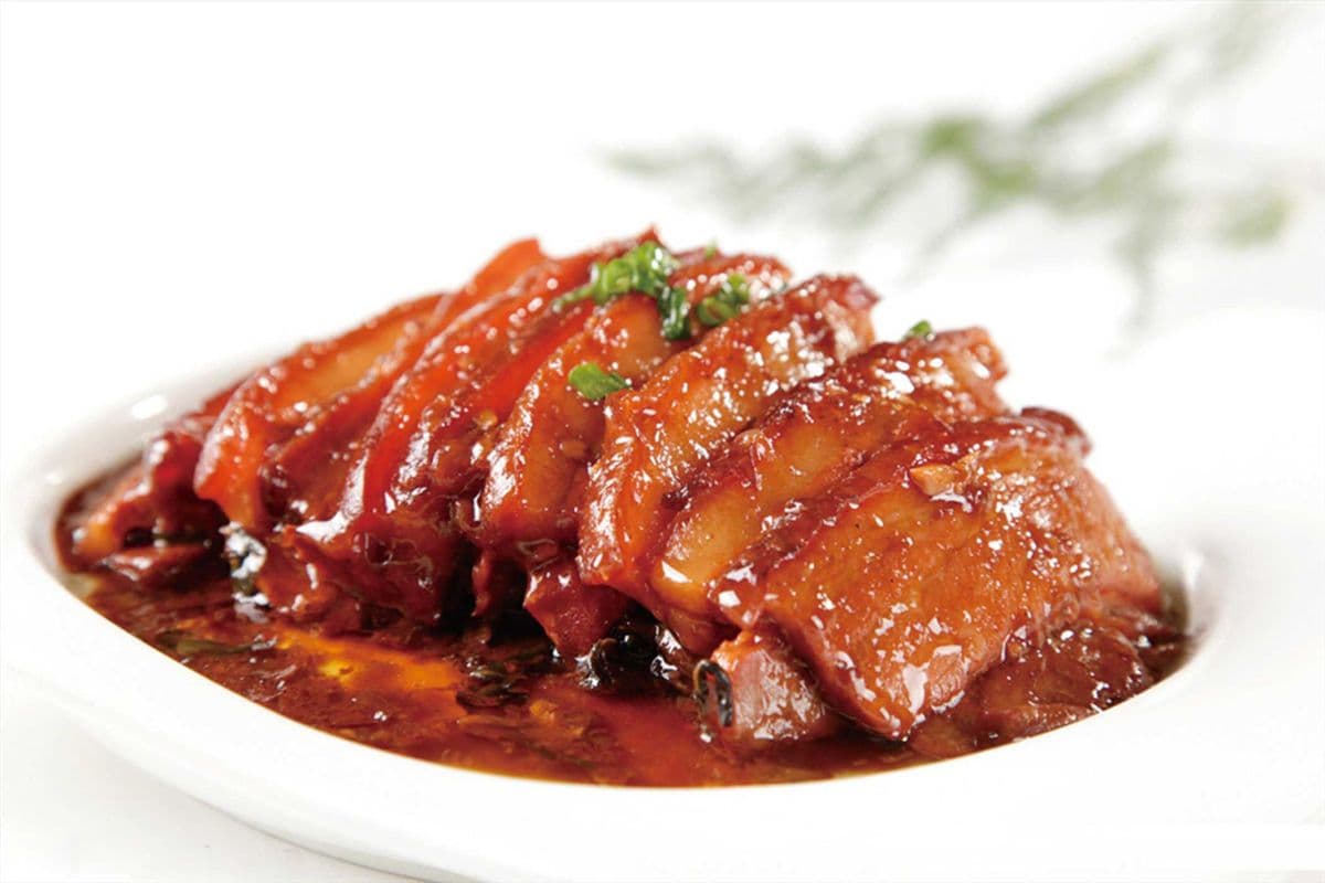 8. Steamed Pork with Salty Cabbage (梅菜扣肉)