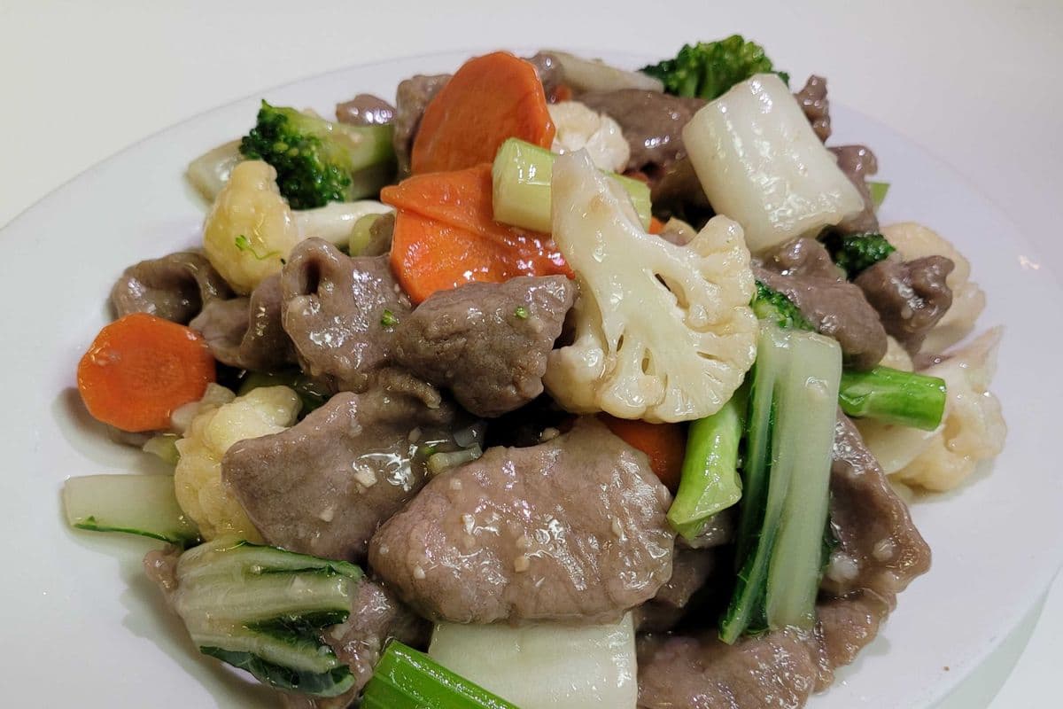 Beef with Mixed Greens