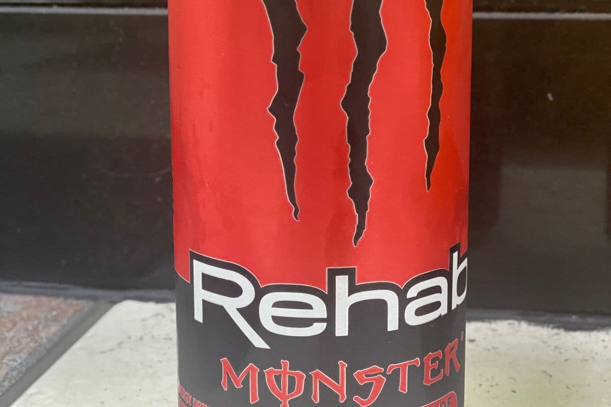 Monster Rehab strawberry lemonade (473 ml)