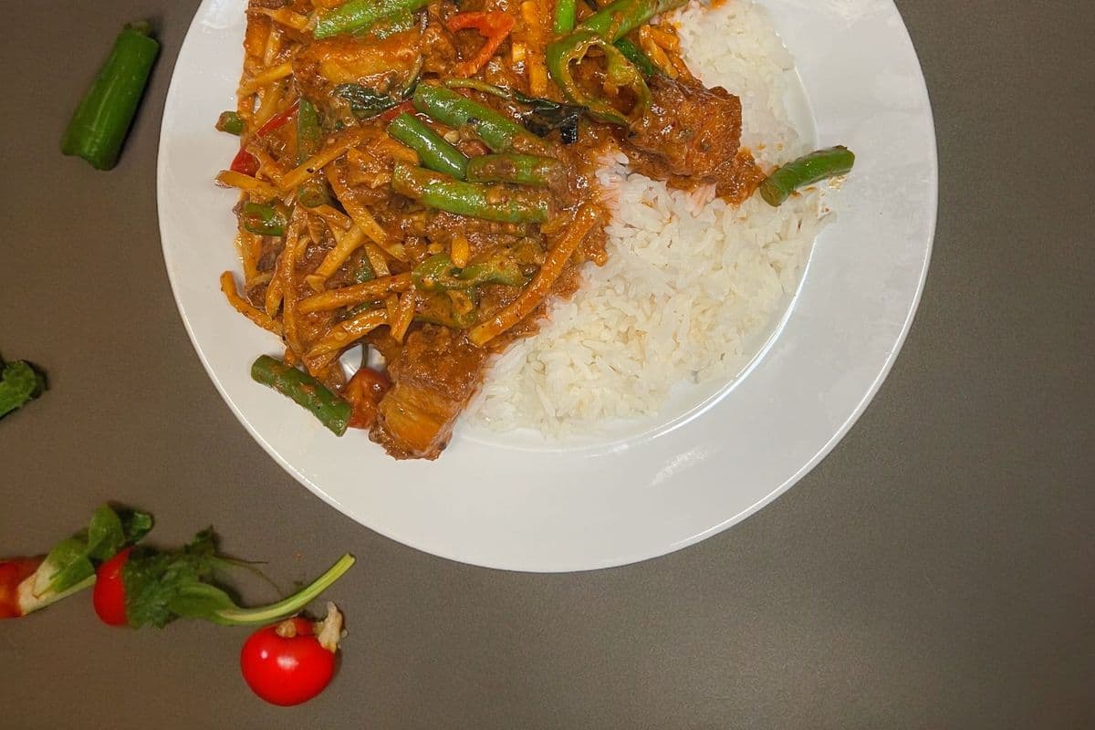 Pad Prik Keng ( Spicy Stir Fry On Rice)