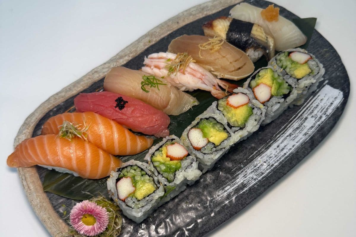 C8. Sushi and Roll Combo (14 pcs) 壽司+卷套餐