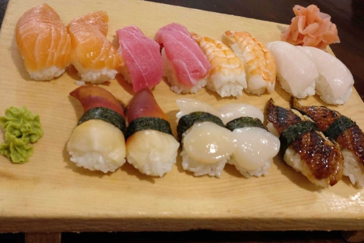 Assorted Nigiri (12 pcs)