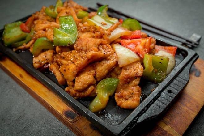 Sizzling Garlic Pepper Chicken