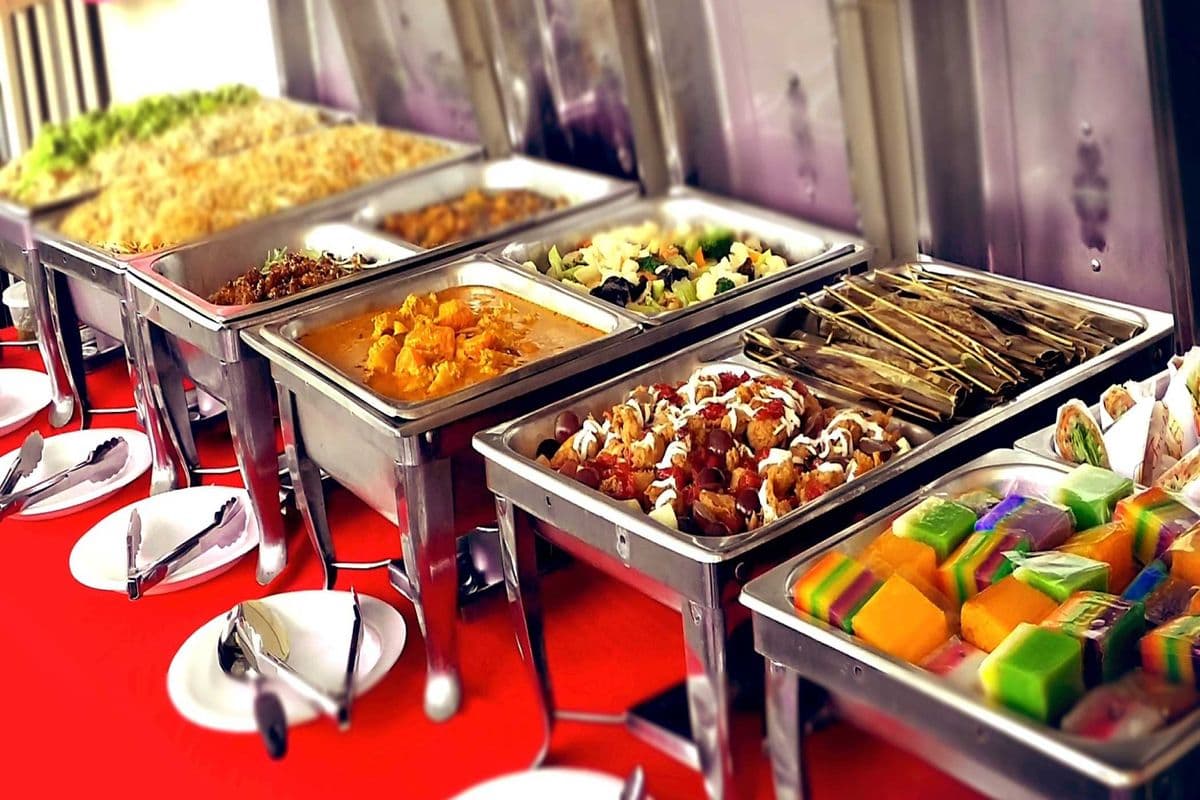 Package Four : Apps, Veg and Non-Veg - Serves Five People (15 Items)