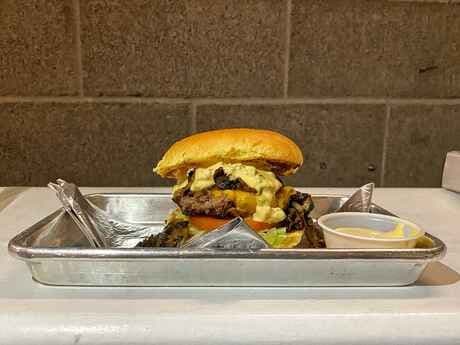 MUSHROOM CHEESE BURGER