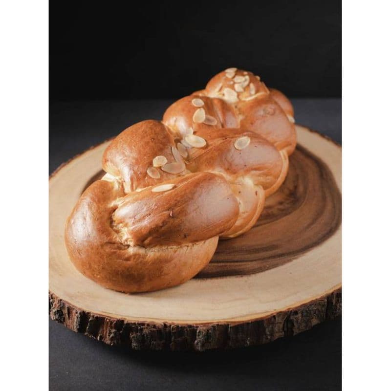 Tsoureki (Sweet Bread)