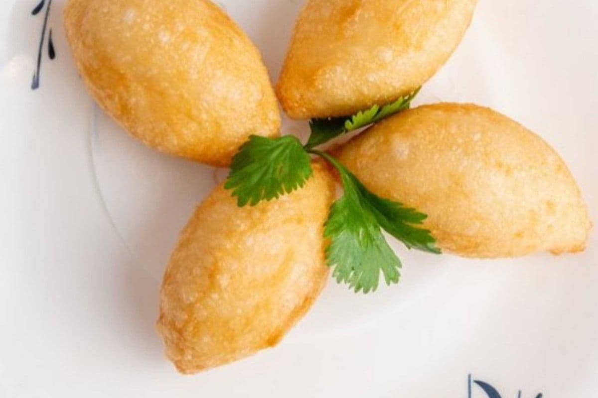 Deep Fried Meat Dumplings (3 pcs) - 鹹水角