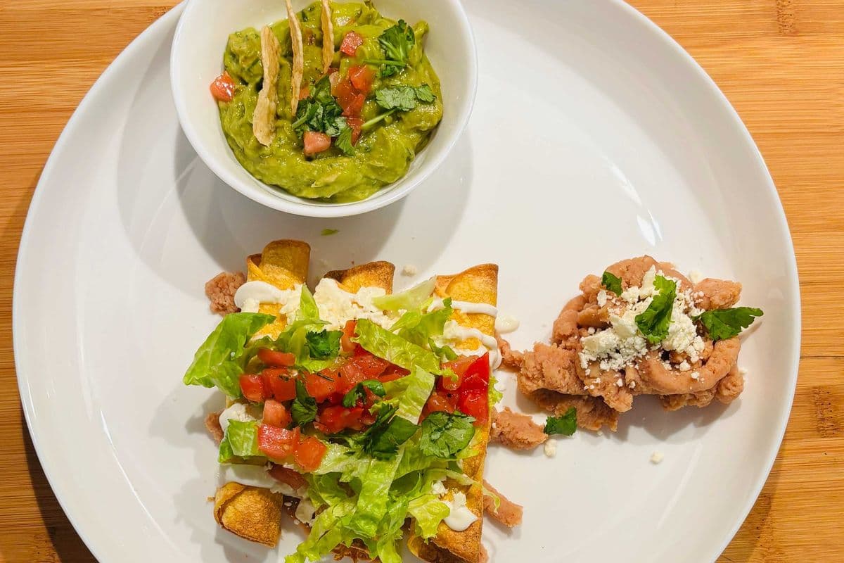 Tacos Dorados De Pollo