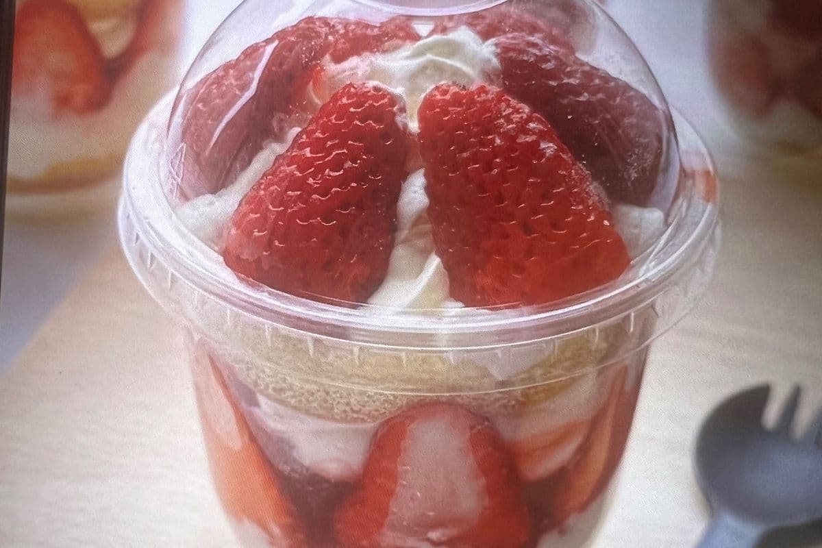 Strawberry Bobo Cake (草莓啵啵杯)
