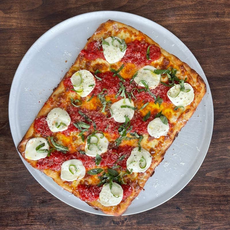 Pizza Margherita Style Grand-Mère / Grandma Style Pizza Margherita