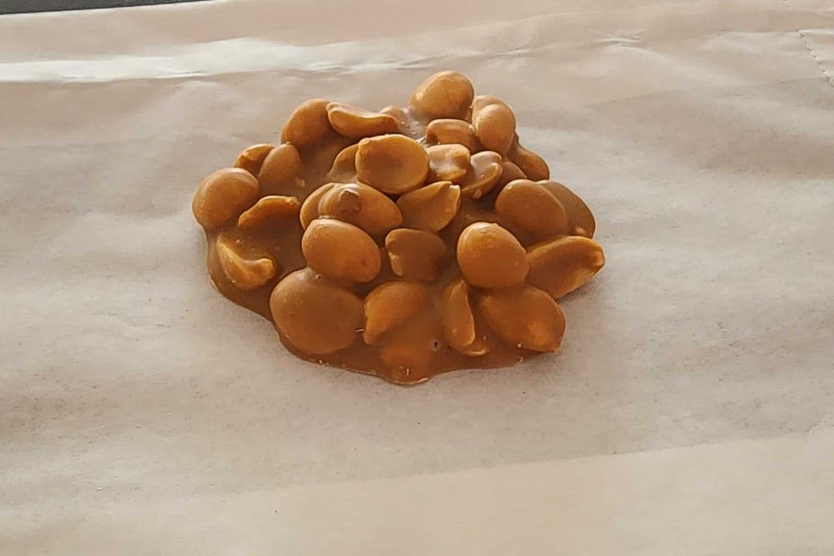 Salted caramel peanut clusters