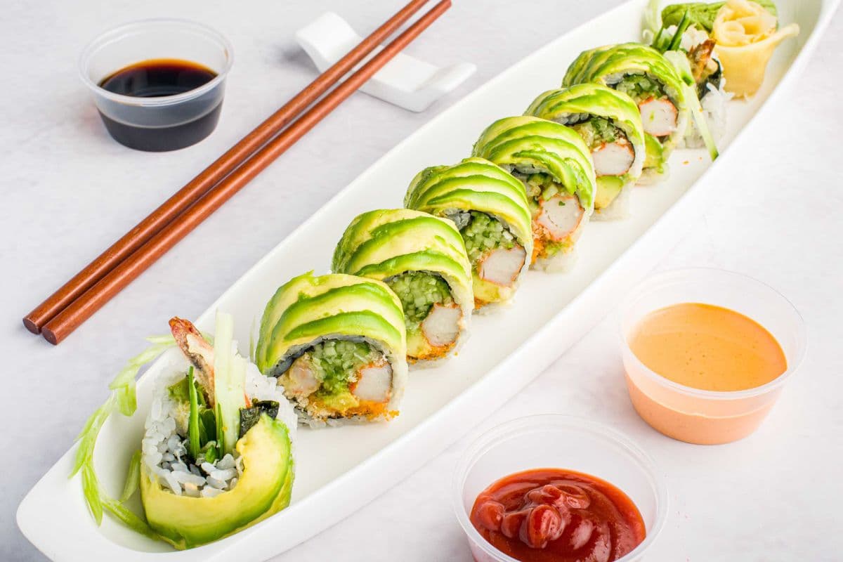 Green Dragon Roll (8 pcs)