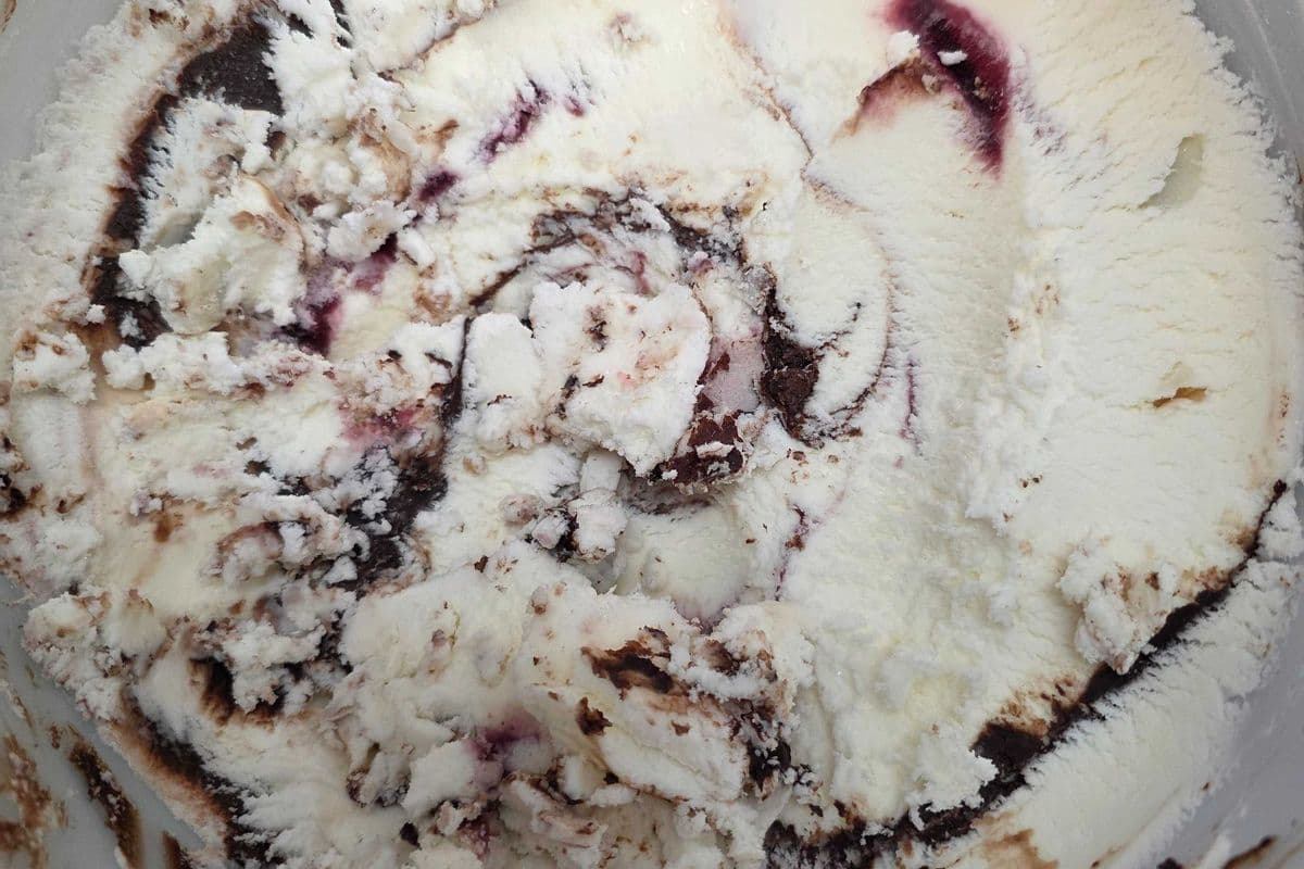 Ice Cream - WHITE CHOCOLATE TWO RIVER RIPPLE