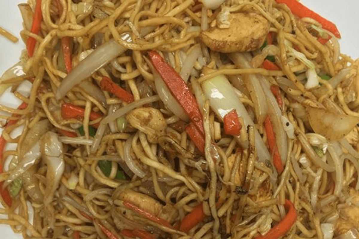 N7. Calcutta Chicken Hakka Chow Mein