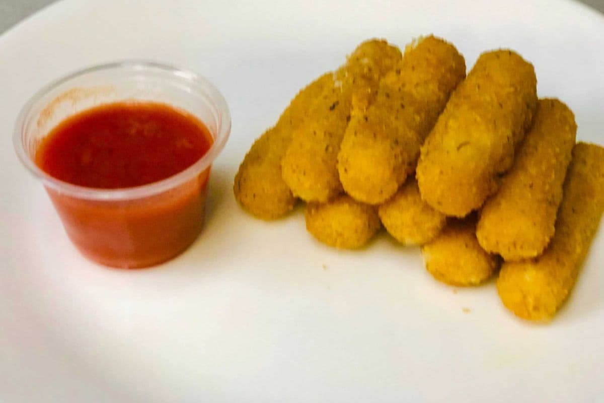 Mozzarella Sticks (10 pcs)
