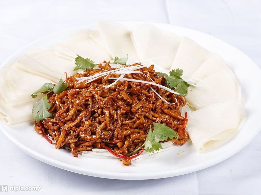 68.Beijing Style Shredded Pork(served with pancake)京酱肉丝跟薄饼