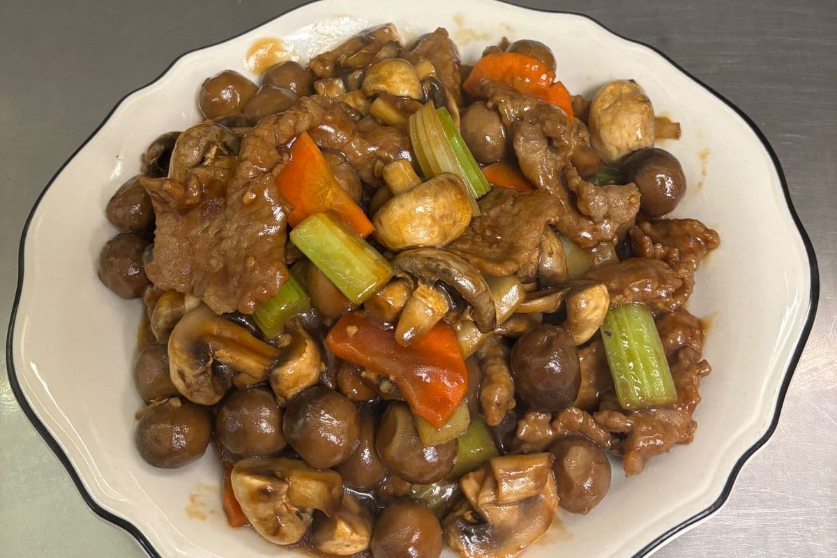 B13. Tender Beef with 2 Kinds of Mushroom