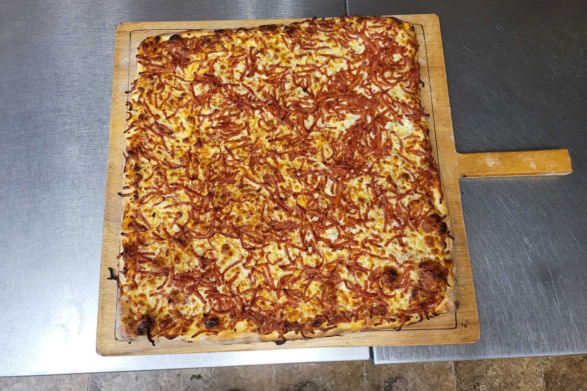 Queen Pizza with One Topping